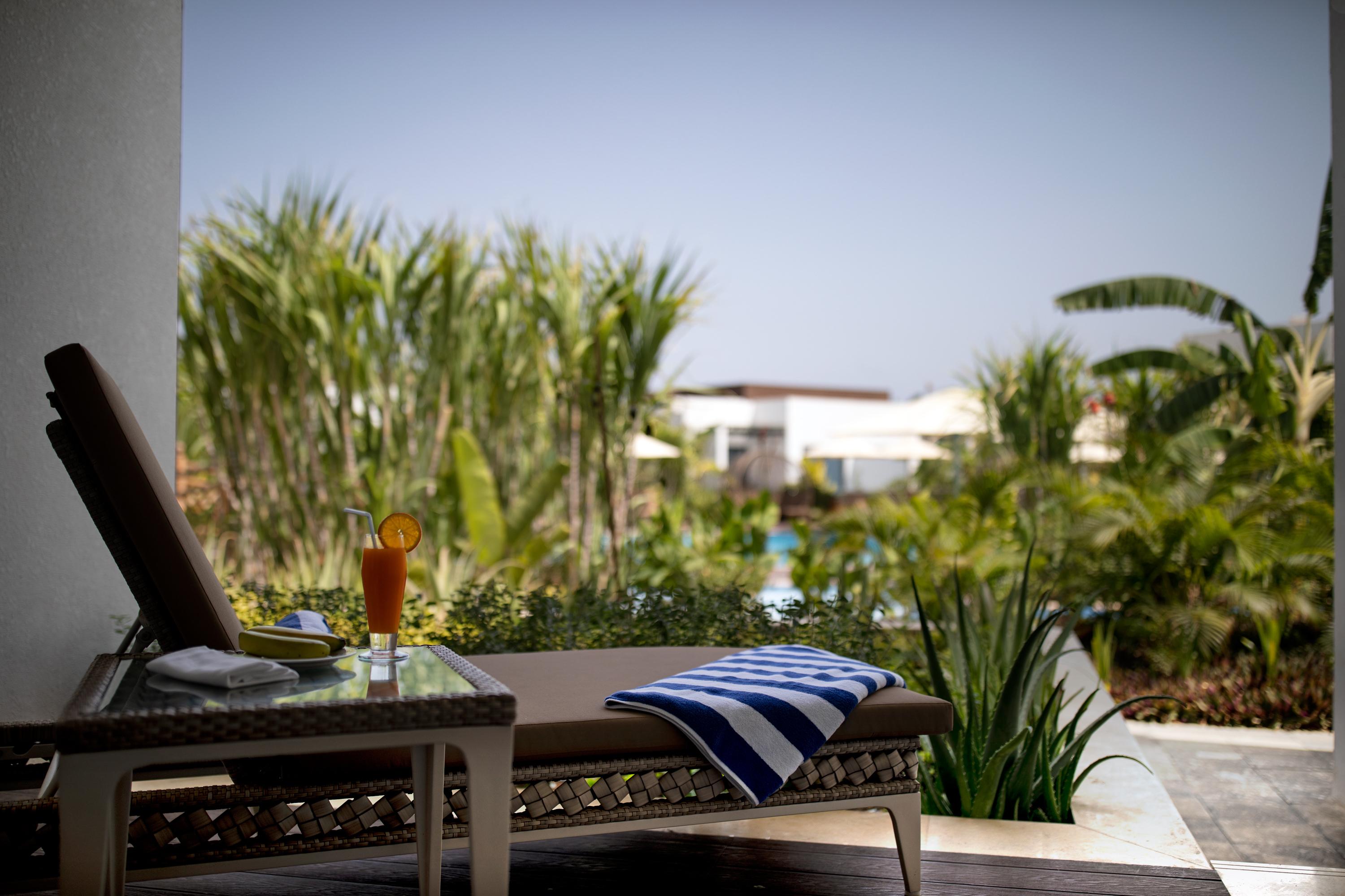Millennium Resort Salalah Esterno foto The swimming pool at the hotel
