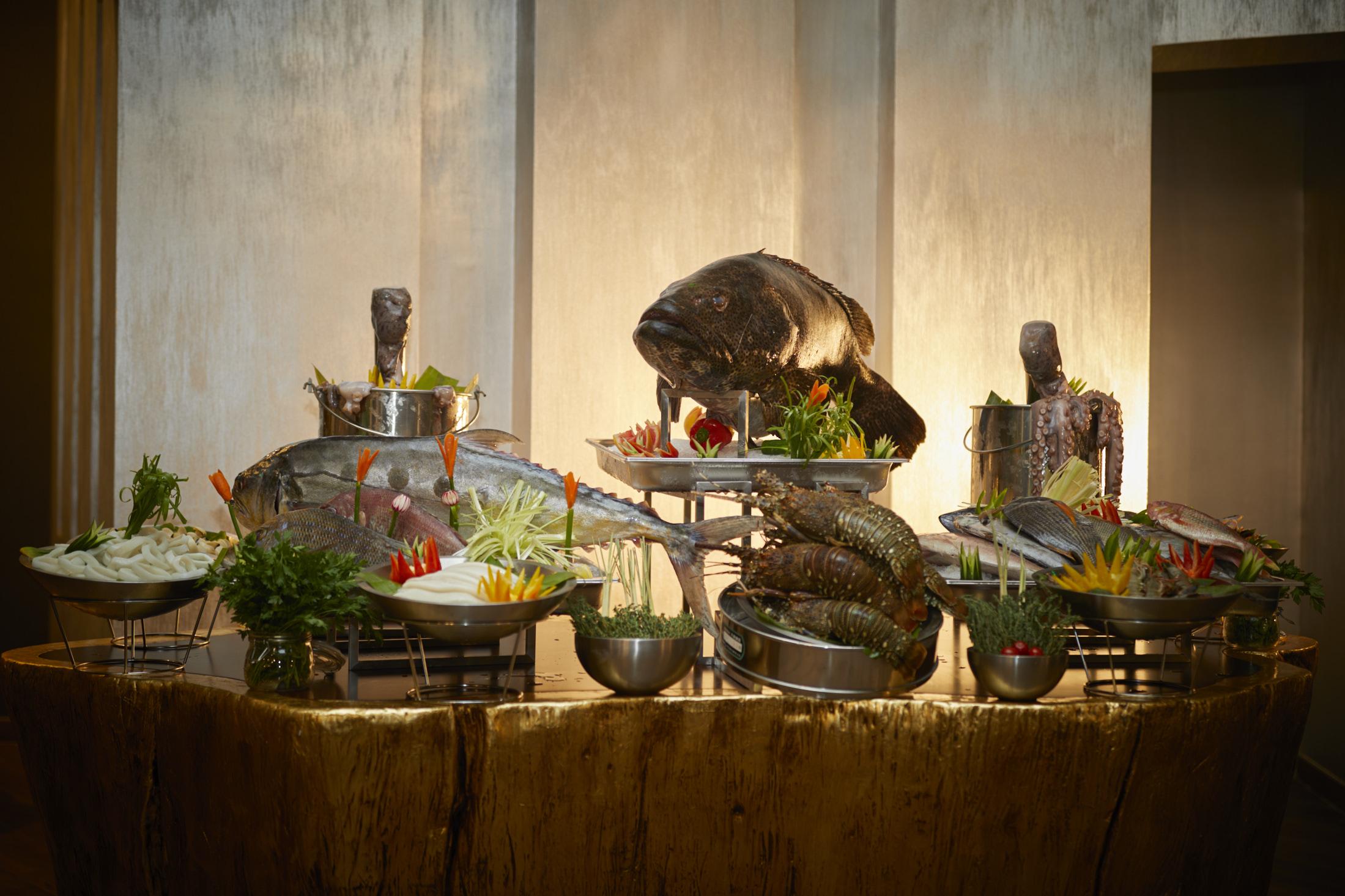 Millennium Resort Salalah Esterno foto A seafood buffet