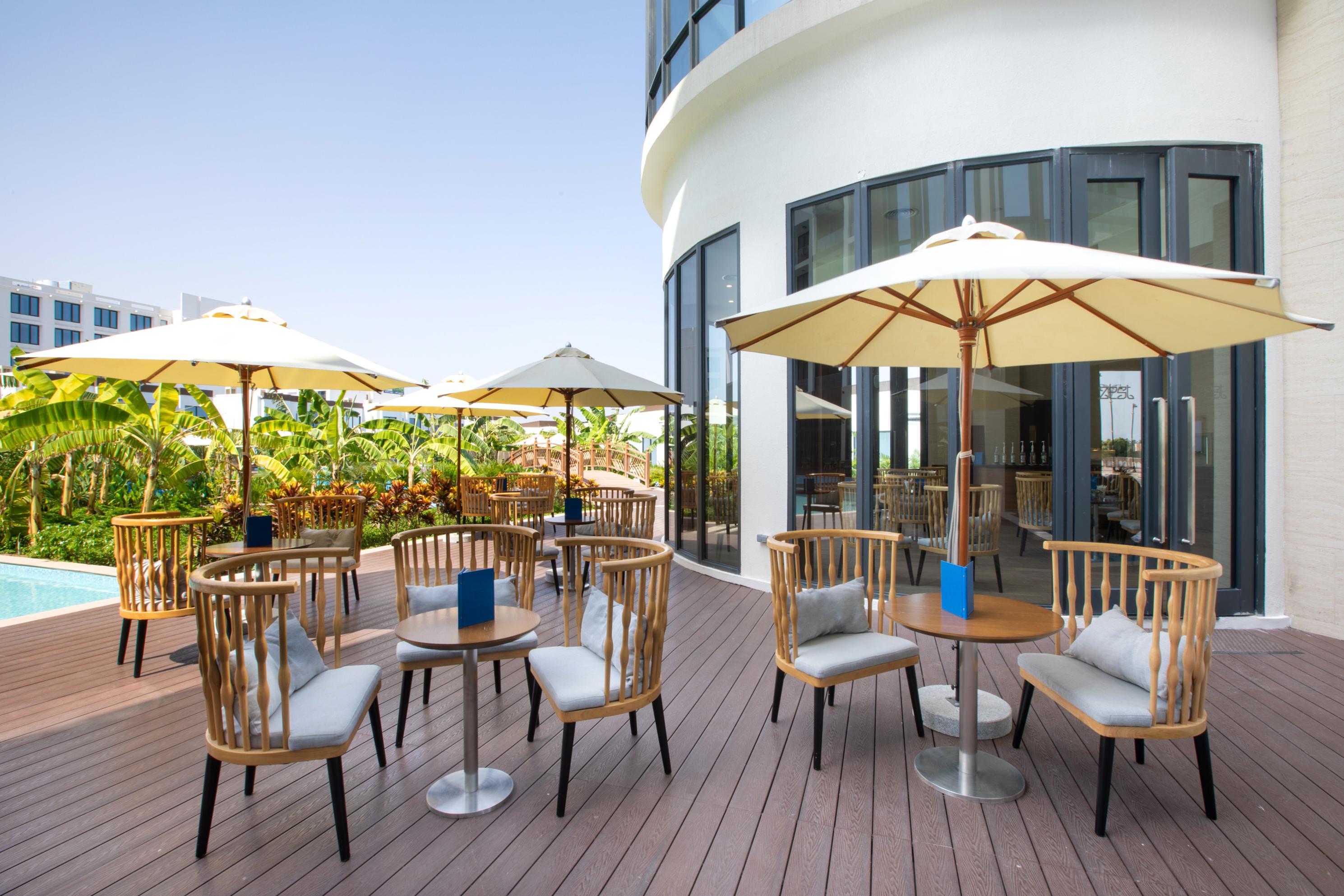 Millennium Resort Salalah Esterno foto The Deck
