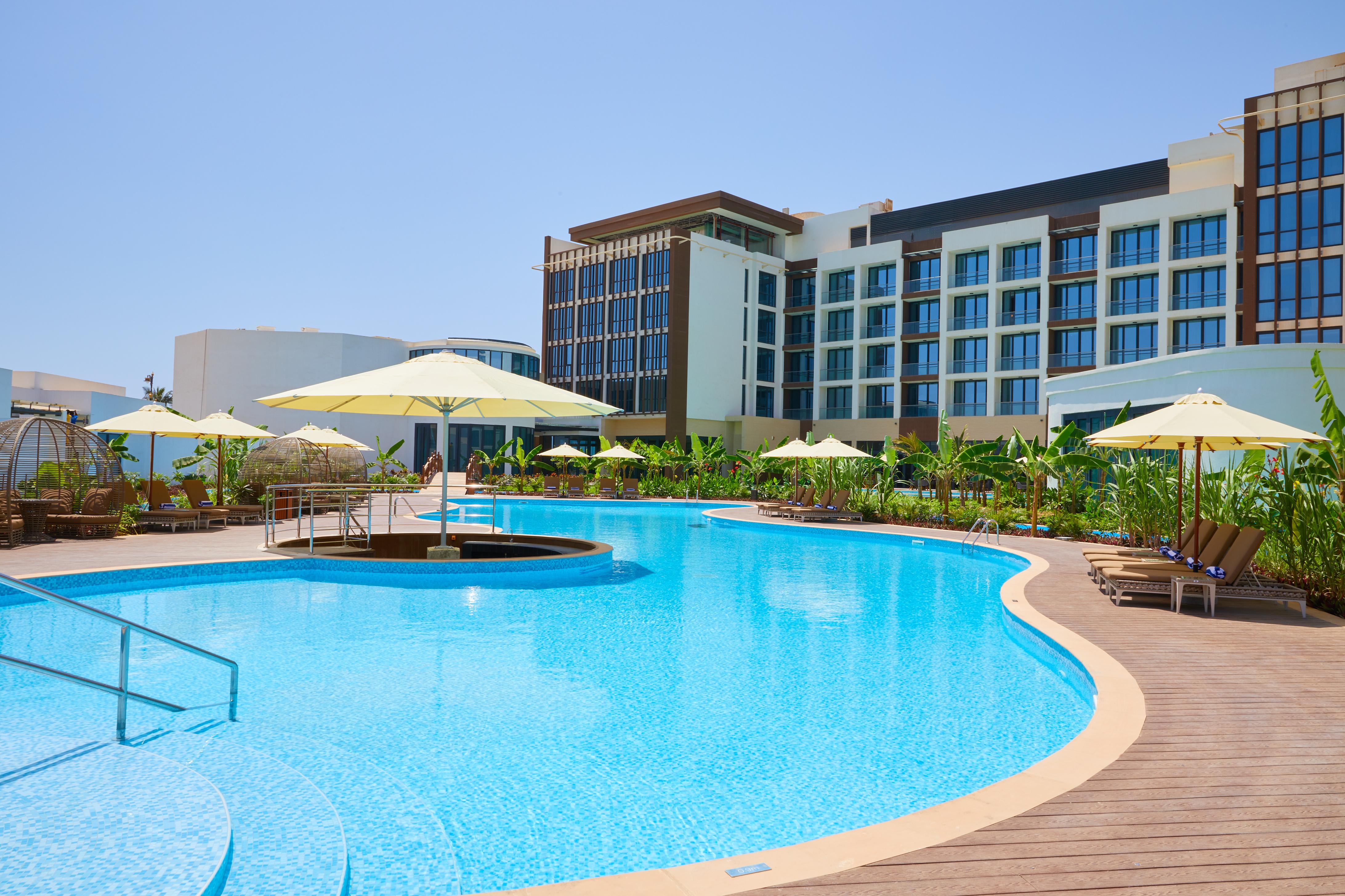 Millennium Resort Salalah Esterno foto The swimming pool at the hotel