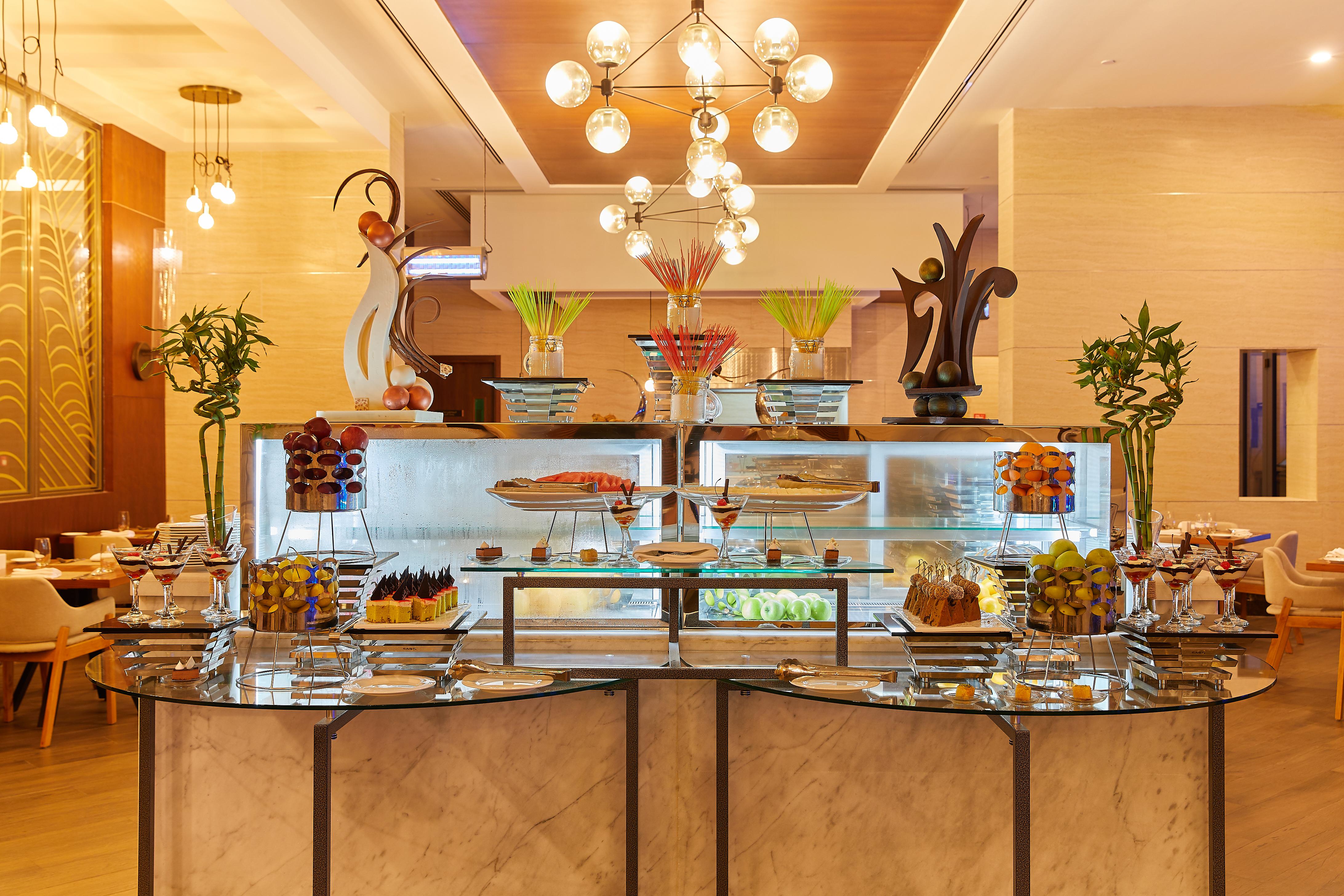 Millennium Resort Salalah Esterno foto The buffet at the hotel