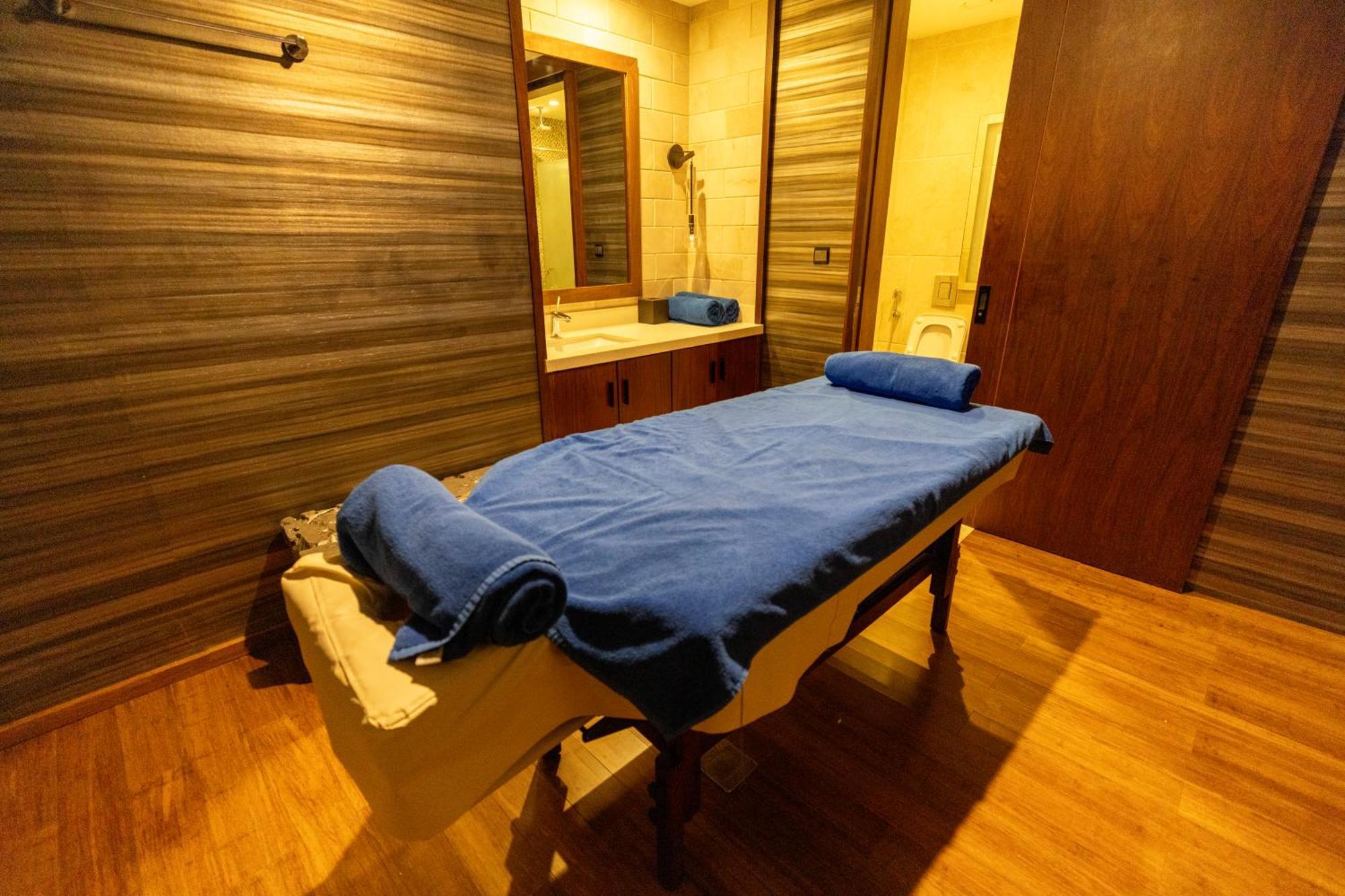 Millennium Resort Salalah Esterno foto Massage table