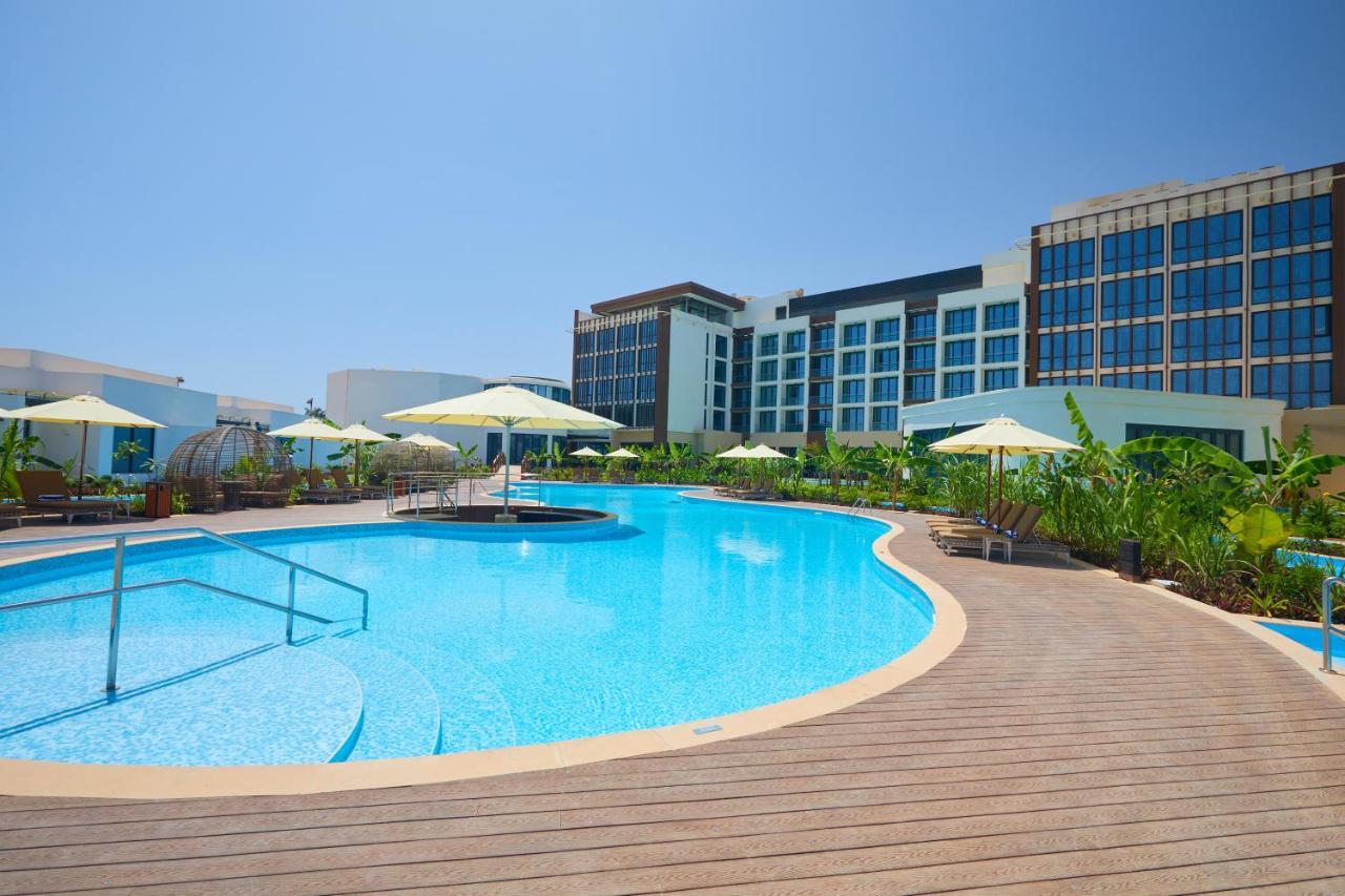 Millennium Resort Salalah Esterno foto The swimming pool at the hotel