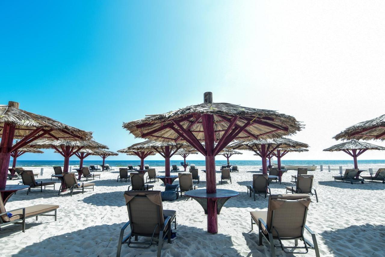 Millennium Resort Salalah Esterno foto The beach at the Sheraton Jumeirah Hotel