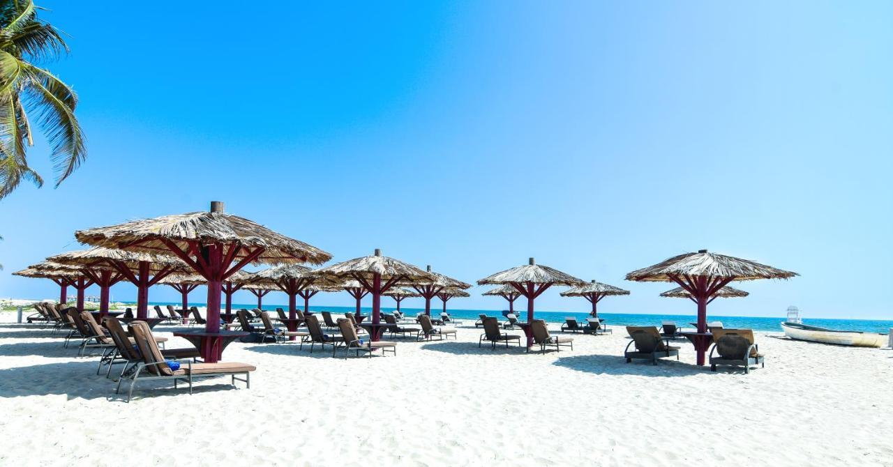 Millennium Resort Salalah Esterno foto The beach at the Kempinski Hotel, Muscat